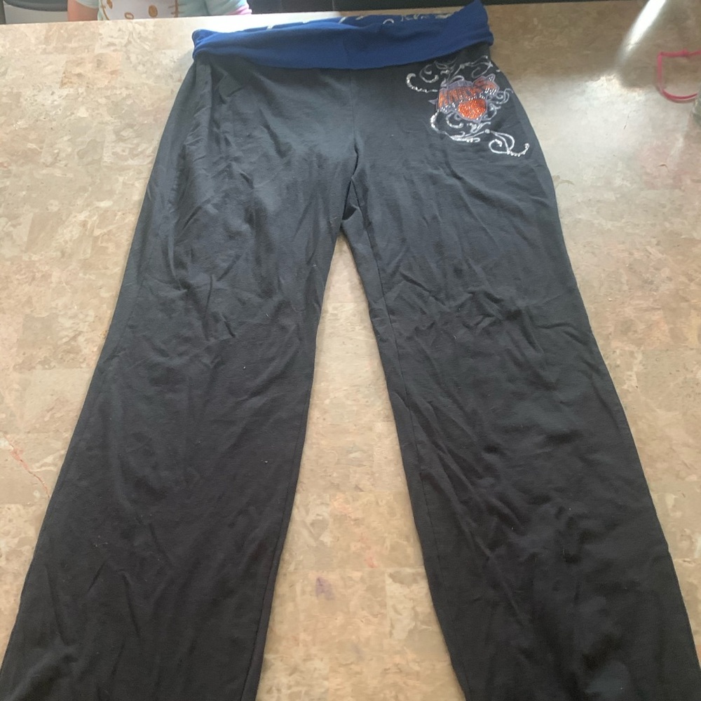 Black and blue Knicks L yoga pants